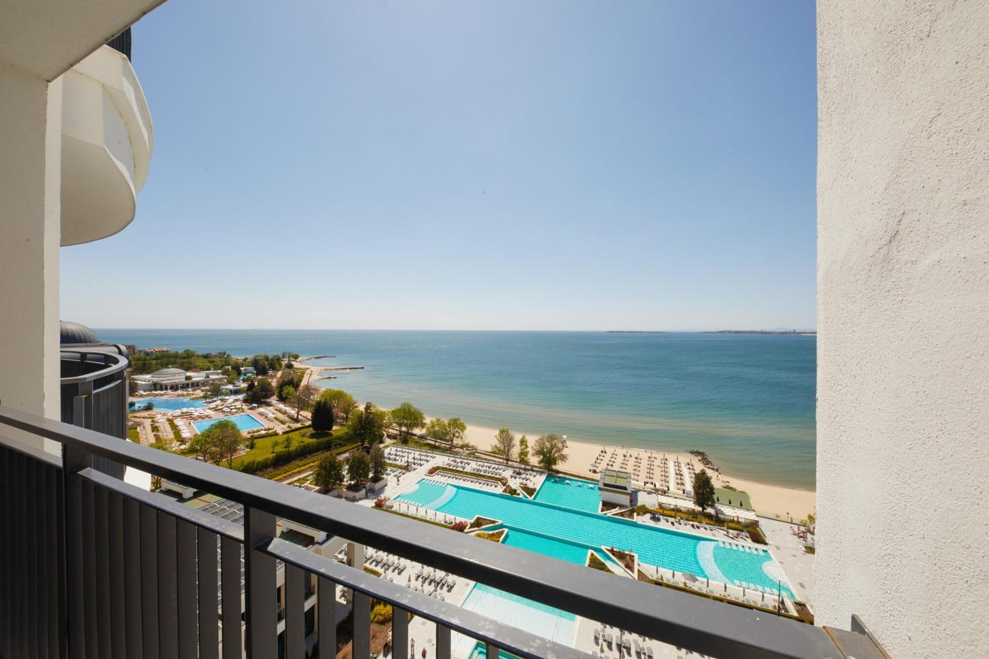 Secrets Sunny Beach Resort & Spa (Adults Only) الغرفة الصورة Baltic Sea view from the balcony of a hotel in Pärnu