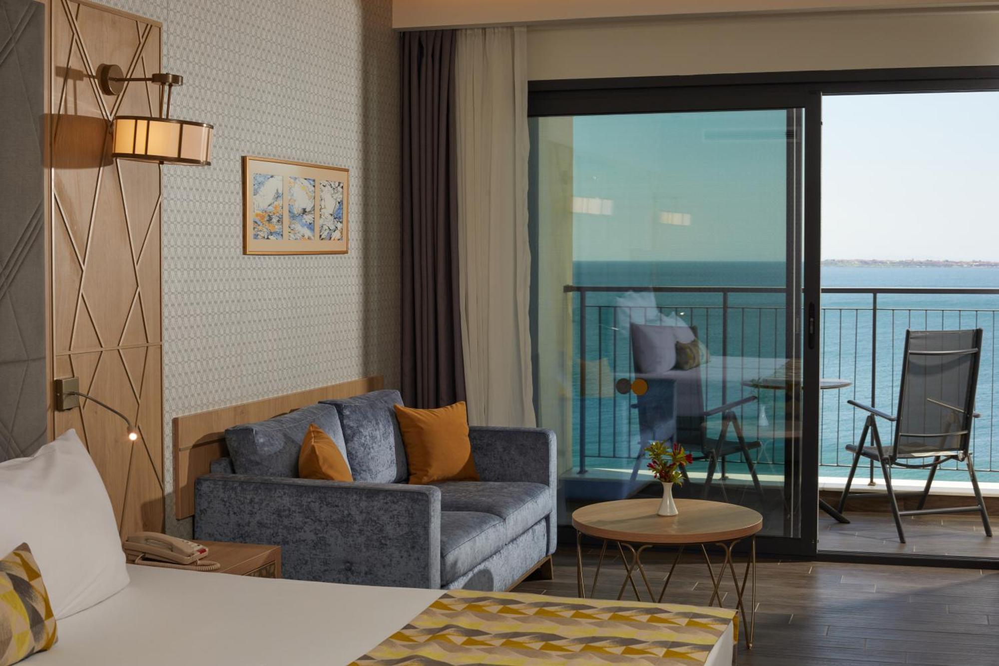 Secrets Sunny Beach Resort & Spa (Adults Only) الغرفة الصورة A room at the hotel